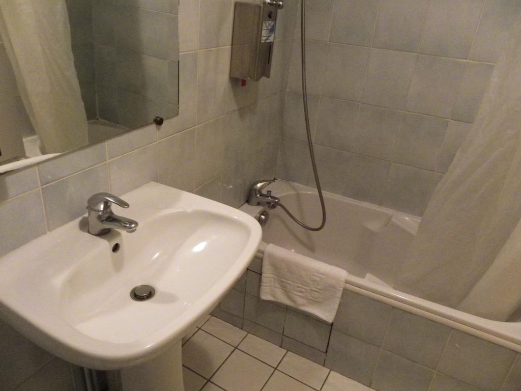 Le Bilboquet Hotel Le Puy-en-Velay Ngoại thất bức ảnh